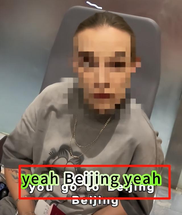 外国人坐飞机带火机，男子眼尖马上举报，工作人员处理态度惹争议
