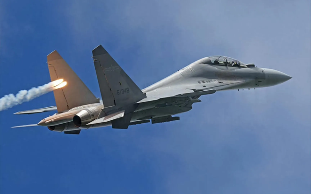 歼16锁定F35？专家解读