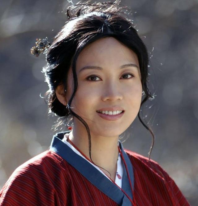 宁愿净身出户，也要与闫妮离婚的邹伟，19年过去现状如何