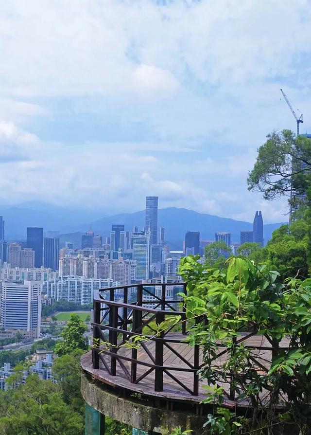深圳最佳山顶观光平台之一，笔架山顶观光台，罗湖风光太壮观了