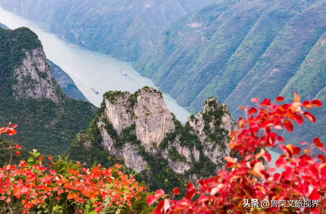 徒步三峡：霜叶漫山处，一步一千年