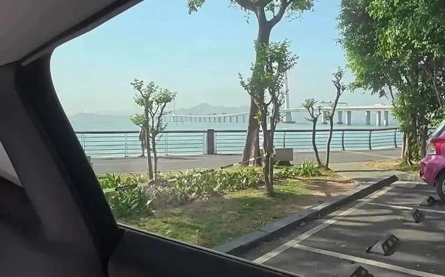 住进车里的年轻人：不租房不买房，5平米最自由