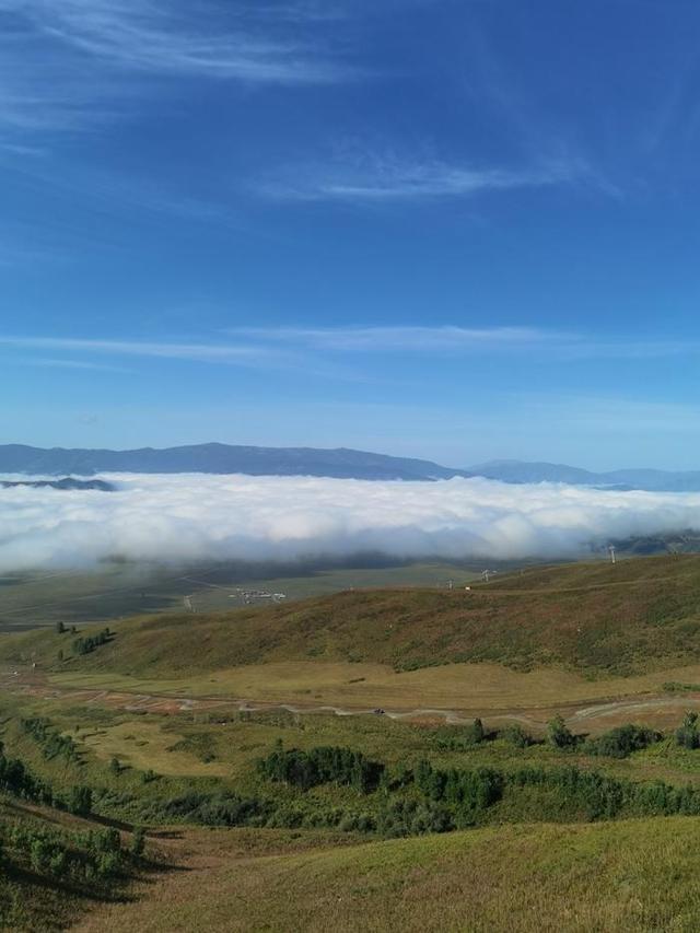 登上新疆云霄峰，一览四国景！