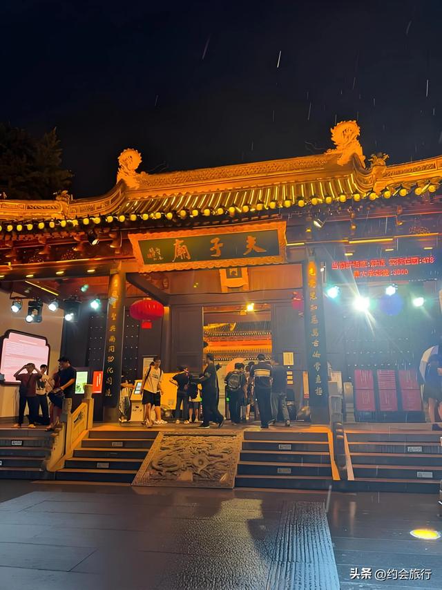 为啥南京夫子庙的小吃又贵又难吃？游客：本地人不吃，专坑外地人