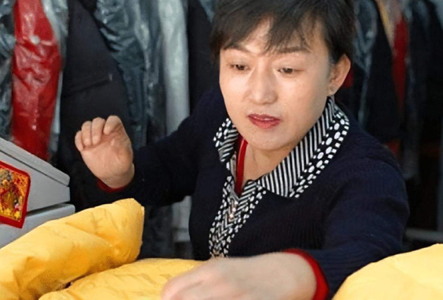 被教练下药终身不育，退役后当搓澡工嫁和尚，她是9枚金牌的冠军