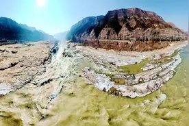 冬日壶口瀑布：带你感受一场冰峰倒挂的奇幻之旅图片