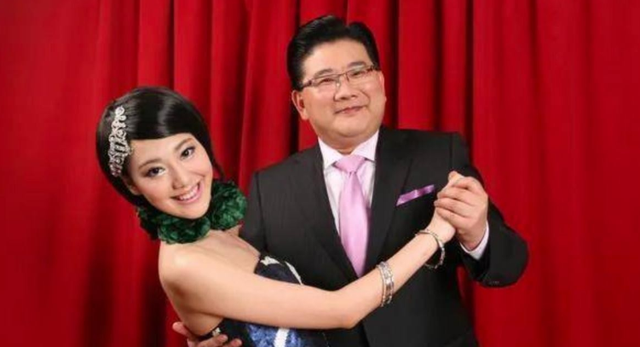 讨好大佬，陪睡上位，遭央视“开除	”	，她身上的标签哪个才是真的