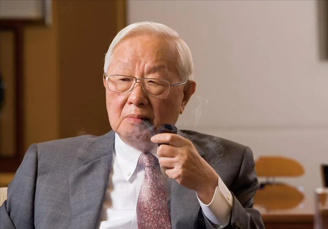 美媒：中国稀土王炸，台积电被波及，ASML出货延迟，美AI芯片受限