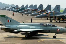 印军千架战机，15万大军上边境，上将、外长放话：不会向中国妥协图片