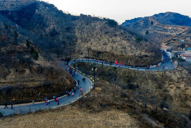 步履叩响泰山，暖意丈量山河：第十七届环泰山T60大徒步综述