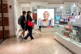 梁洛施15岁长子现身美国又高又瘦，不带保镖拒用李家7亿安保团队图片