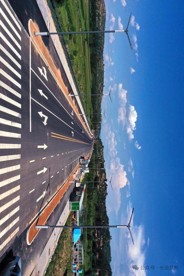 寻色三晋·山河入画｜太行一号旅游公路：在红叶云海间，驶入秋日的山水长卷