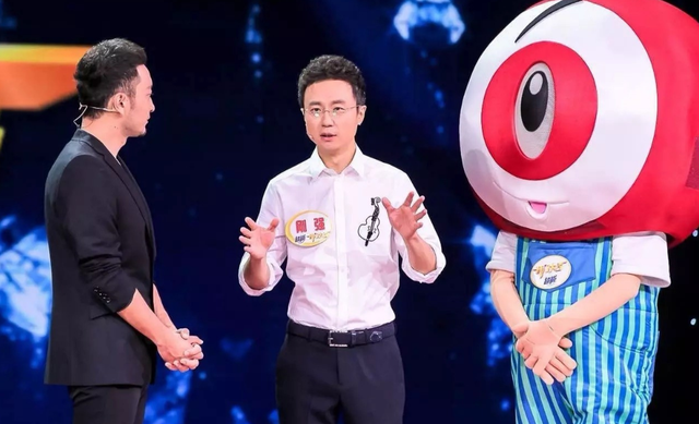 93阅兵解说员揭晓，不是康辉，不是李梓萌，而是央视这两位主持人
