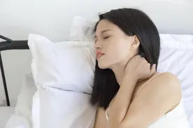 落枕的居家自我治疗方法图片