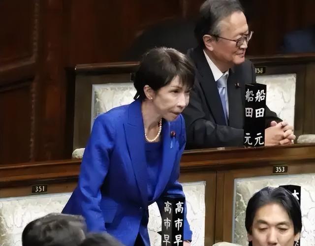 杀死安倍的凶手刚被判刑	，面临下台的高市，被问一个问题当场黑脸