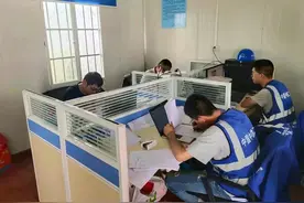 我在工地做施工员，自己买挖机放在工地一年创收20万图片