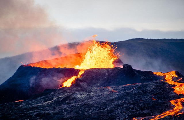 马斯克再出狂言？用太空镜反光给地球降温，被科学家集体泼冷水！