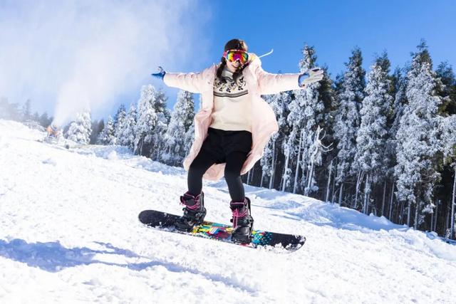 手慢无！明月山滑雪季早鸟票限量开抢，最低198元薅到爽！