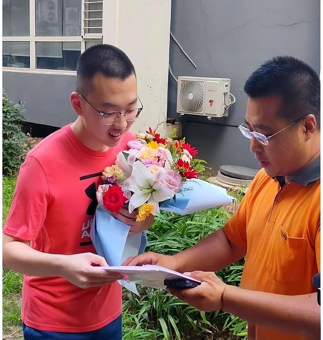 清华大学！沈阳今年第一张高考录取通知书送达、