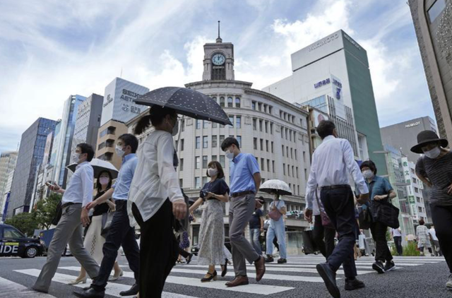 日本官员已经抵达北京，全程一言不发，有一个细节已经说明了问题