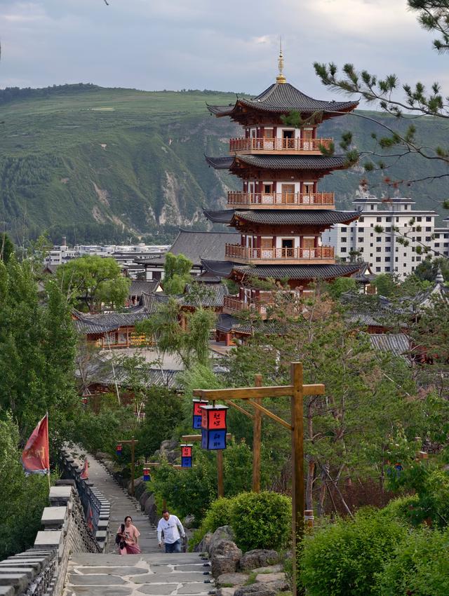 千年崖城，边境线上的时光秘境