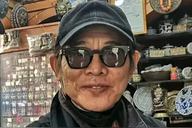 61岁李连杰近照曝光！满脸皱纹衰老至极，昔日巨星已面相大变图片