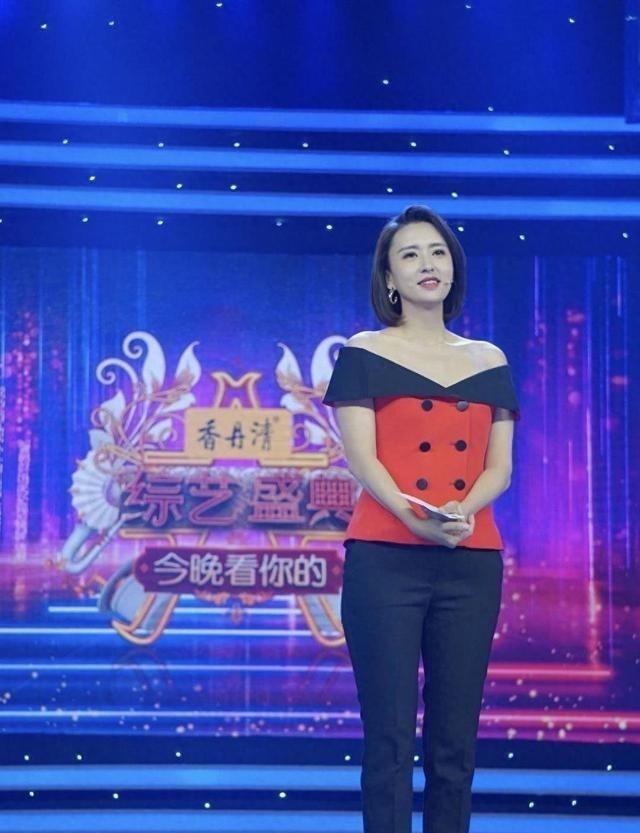因长相太出众被传私生活混乱，为家庭离开央视的张蕾，如今怎样？