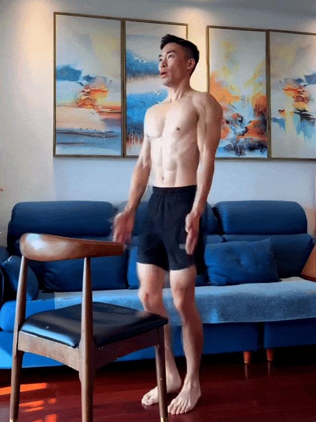 每天站立抬腿100次	，大肚腩收回去了，双腿也瘦了一大圈儿