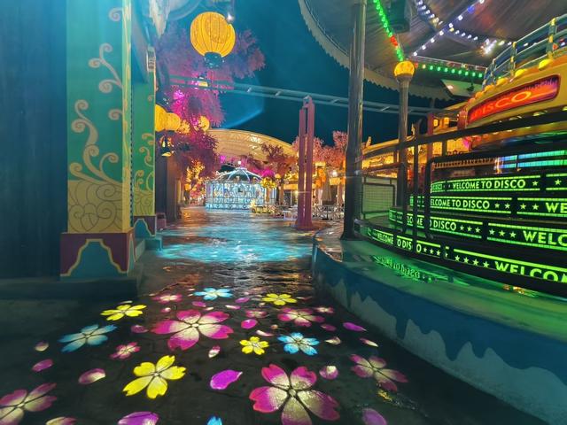 齐风鲁韵｜山东泰安肥城市潮泉镇：灯缀青山融夜色 焰开碧宇映霞痕