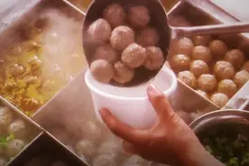 大学老师卖鱼丸，一年大赚14亿图片