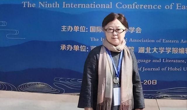 她不仅洗白侵华日军，还称国人为东亚病夫，被开除党籍后现状如何
