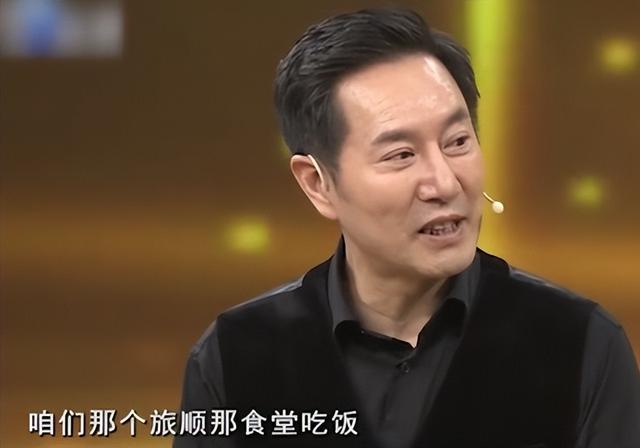 55岁姚刚现状：一生无妻无子，买千万豪宅一个人住，发福后更帅了