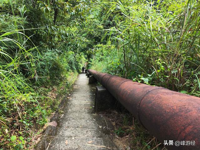徒步增城牛牯嶂半途而废，邂逅一池碧水，堪称小九寨