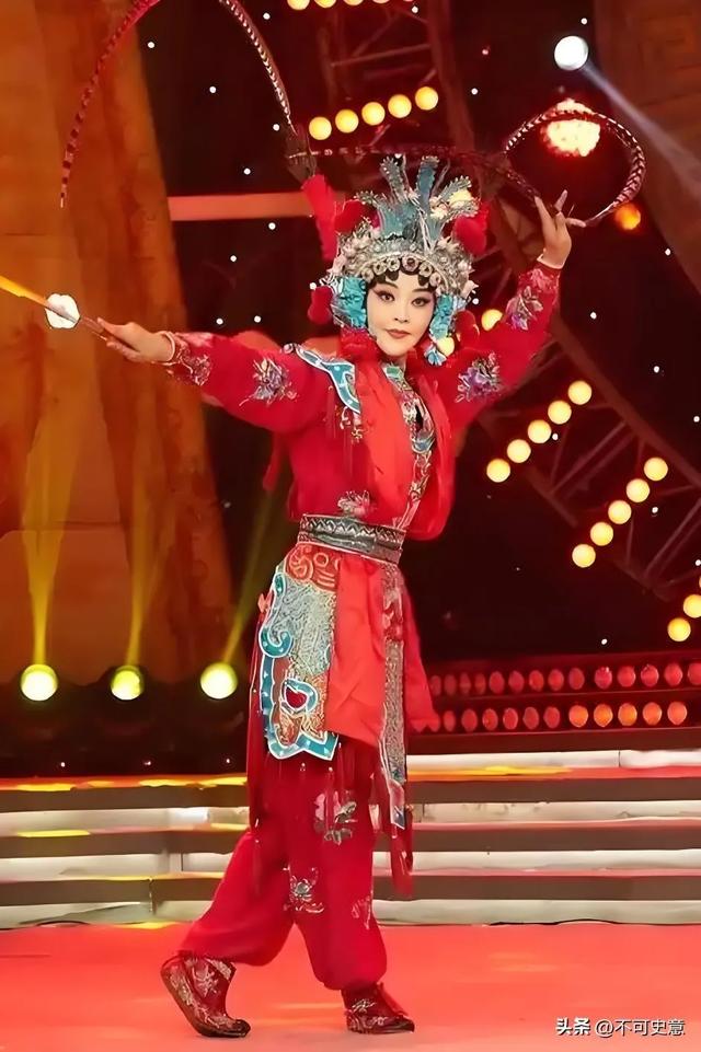 她长相漂亮，出演了100多部影视剧，但知道她名字的人却不多