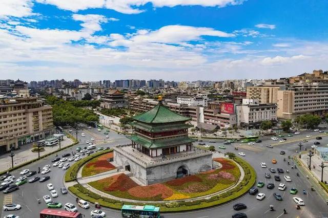 乘坐全国首辆唐诗主题观光车 沉浸式体验西安的唐诗文化