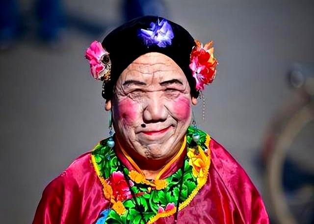 41岁瘫痪新娘嫁43岁光棍，她：我没法生孩子，半夜却听到有婴儿哭