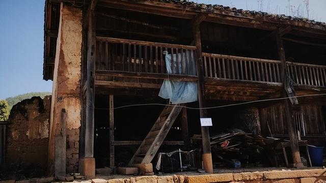 空置几年的老宅，竟被陌生人当家！我拿证对峙	，他反问：你找谁？