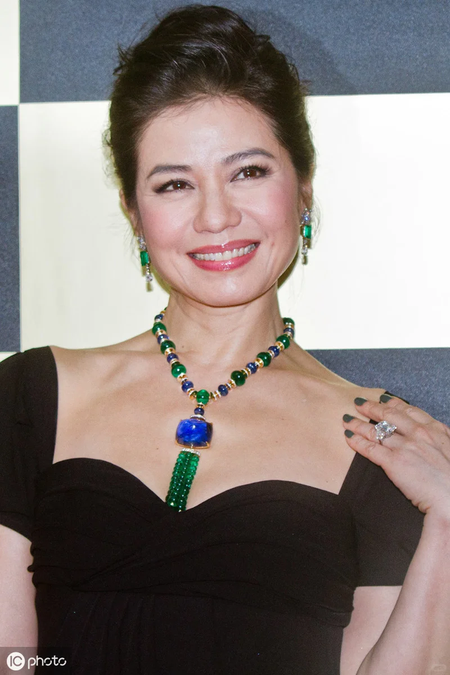 刘德华理想中的老婆，守寡17岁无子女，如今65岁气质温婉风情万种