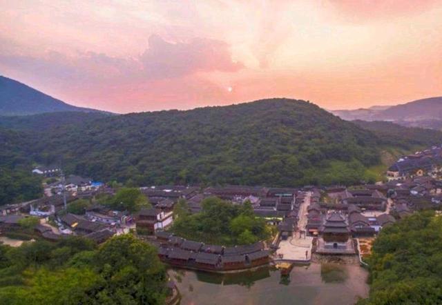 江苏人口最少地级市，GDP比泰州低，面积比南京小，人口不足350万