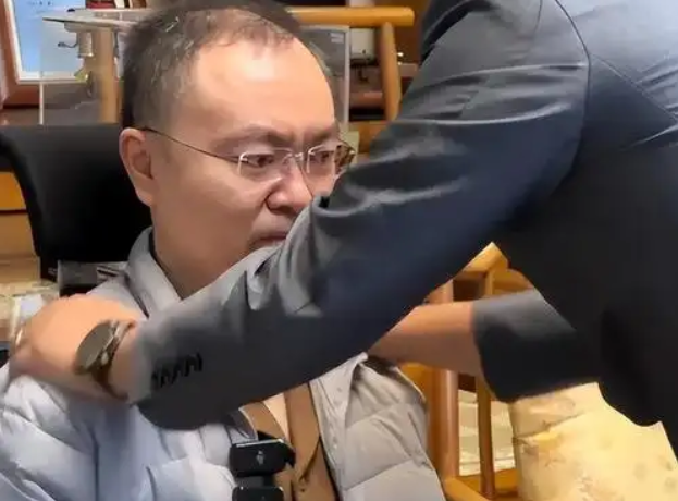 原来他就是刘强东的好搭档，41岁确认渐冻症一家三代短命现状如何