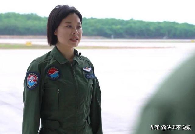 阅兵女机长身份曝光！私生活被扒牺牲太大，老公不简单，央视点名