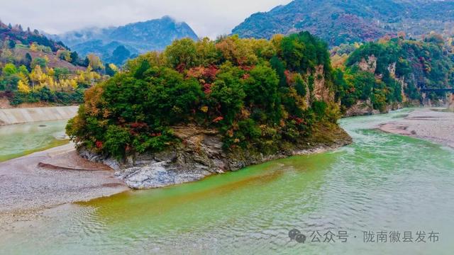 嘉陵江畔，静观一季秋色流转