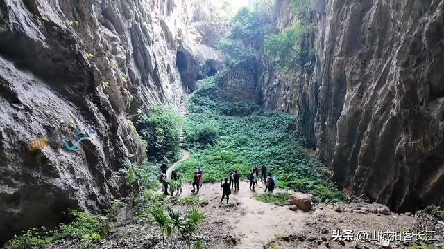 重庆深山神秘围墙，背后不仅藏着天然奇观，还发现人类生活的痕迹
