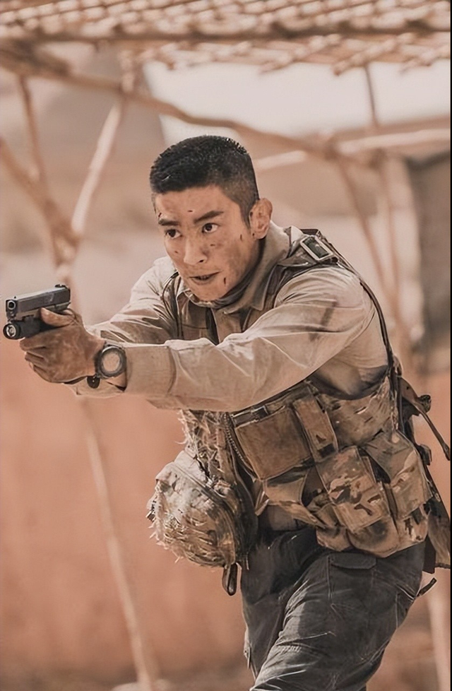 九三阅兵现场：霍启刚姚明同框，体育天团好兴奋，雷军3点去排队