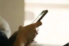 闹大了：女校长回应工作群发不雅视频，评论区炸锅了！图片