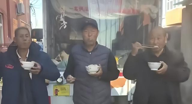 最大的80岁！带着锅碗瓢盆上路，河南仨大爷自驾三轮车出游106天