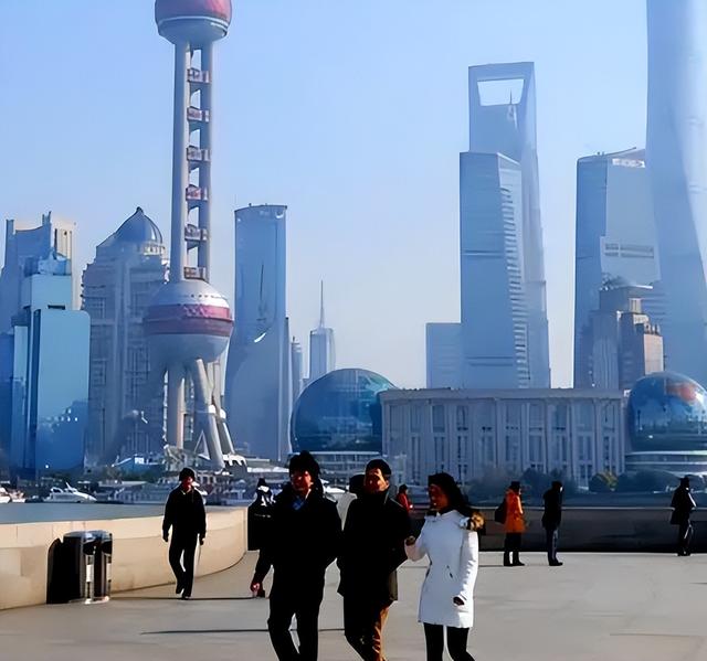 台湾姑娘来大陆旅游，游玩五天后直呼:这和电视上说的天差地别啊