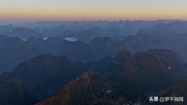 罗平：那色峰海景色美