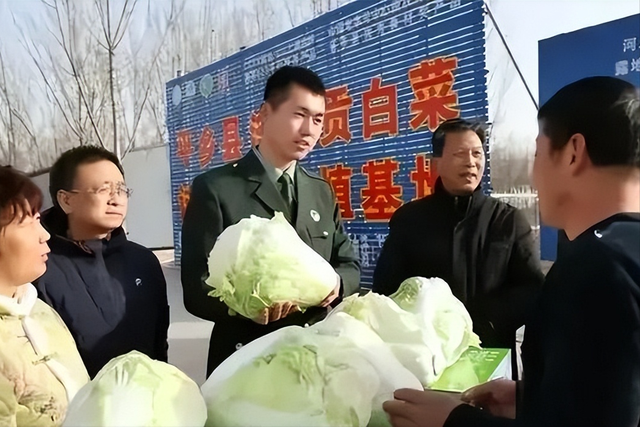 阅兵结束10天，“最帅升旗手”张自轩被骂10天！如今他后悔了吗?