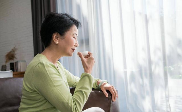 一天4次！61岁女子确诊尿毒症，儿女崩溃：天天劝就是不听